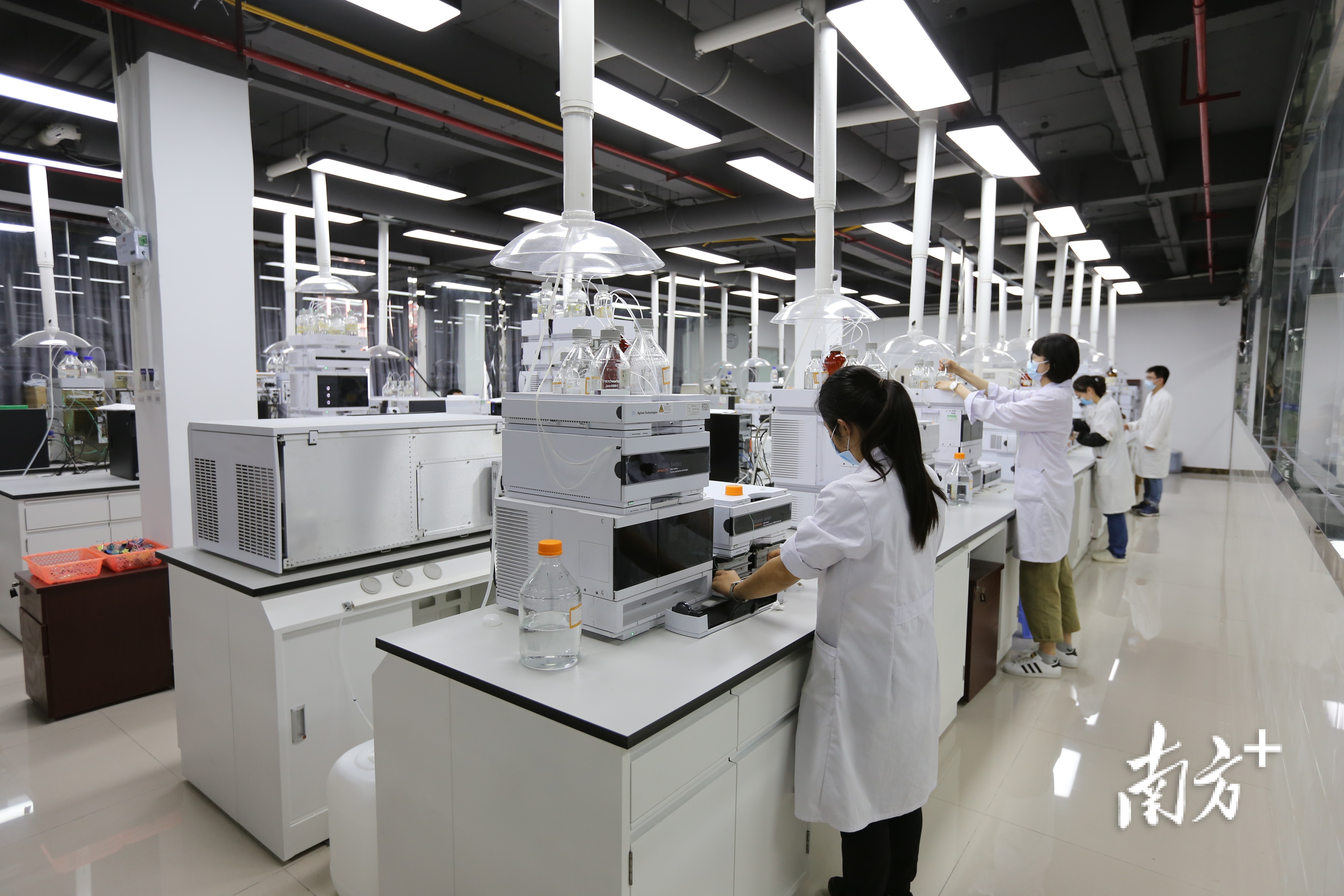 企业正在对产品进行检测。企业供图