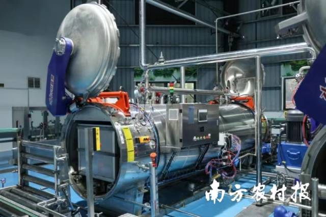 潮州市橄醇食品有限公司引进两条橄榄汁自动化生产线其一