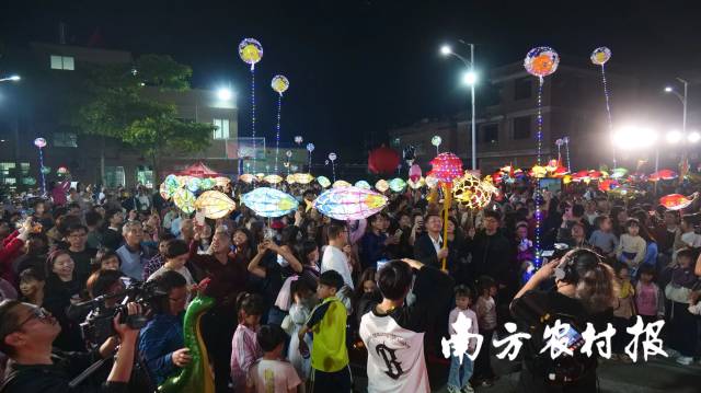 热闹的派潭“村晚”现场