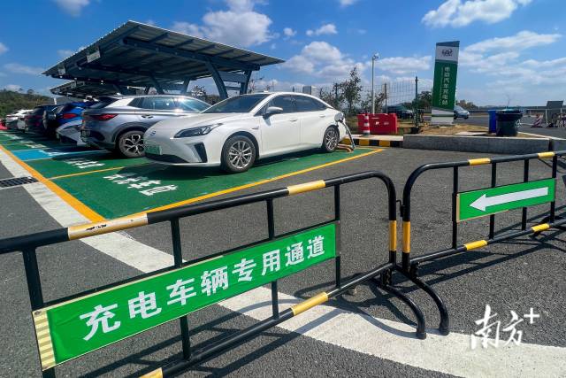 沸腾的春运活跃跃的人气带来朝气财气