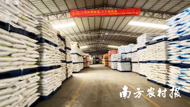 春耕备耕,农资先行。 春耕备耕,农资先行。
