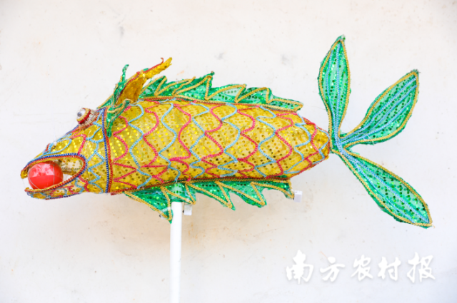 金龙鱼(口号:金鱼跃水,富贵临门。) 金龙鱼(口号:金鱼跃水,富贵临门。)