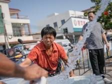 南沙三民岛临时输水管道建成，岛上部分居民家中已获低压供水
