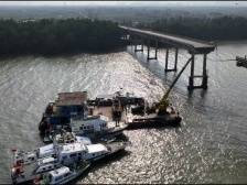 直击南沙沥心沙大桥救援现场，落水车辆均已打捞