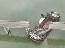 火速驰援！沥心沙大桥事故发生后，广东海洋综合执法部门运送岛上居民120人次