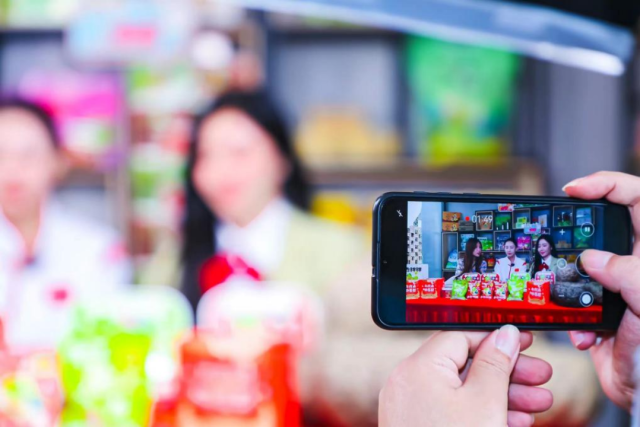 “电商+农业”利用互联网技术，优化当地农业结构，提升农产品知名度。