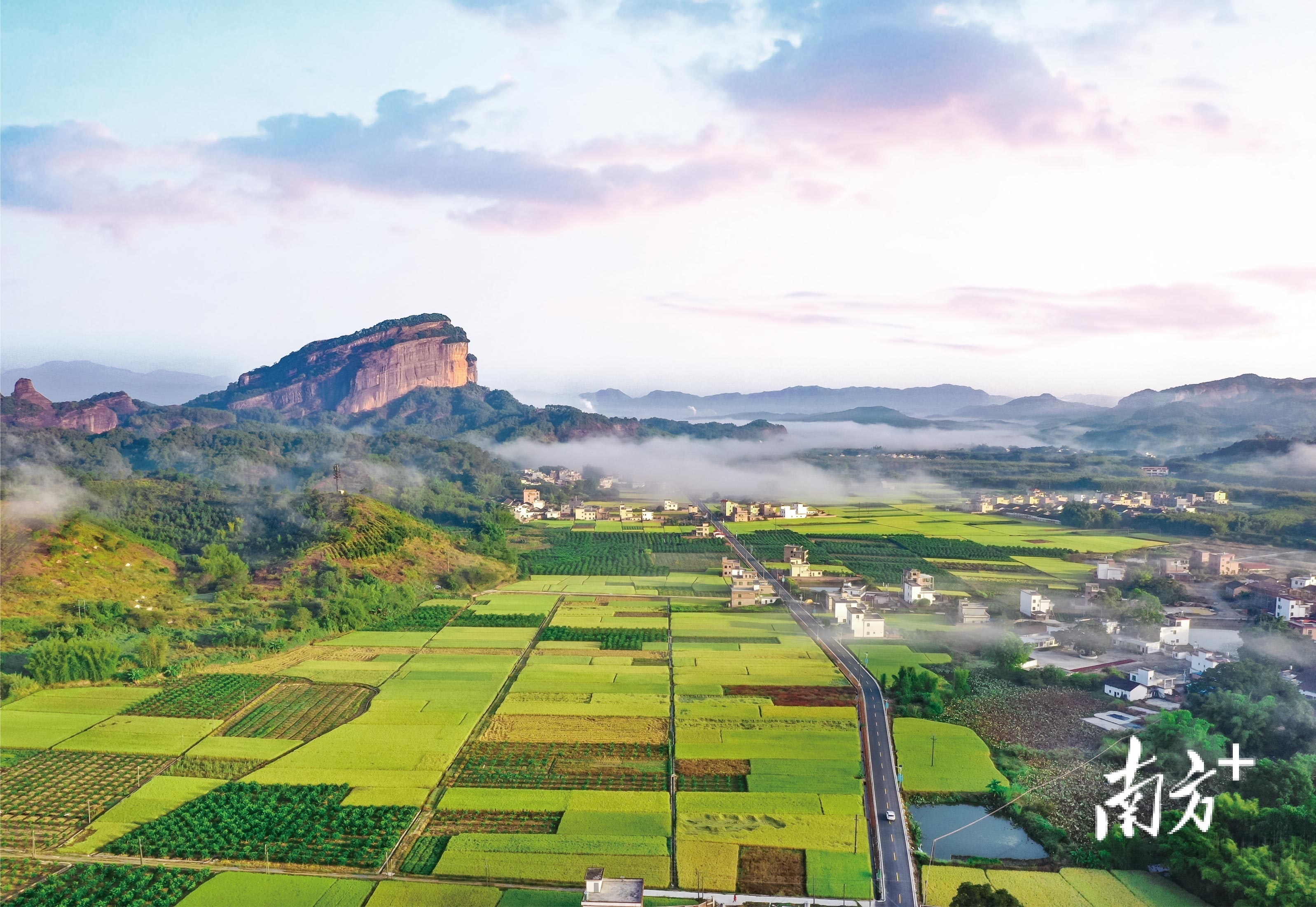 阅丹公路串珠成链。龙全明 摄