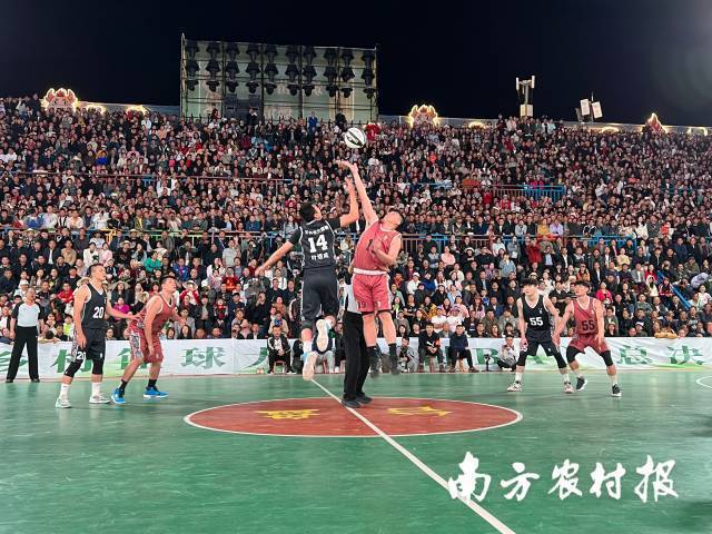 2023全国“村BA”总决赛上，广东东莞大朗与广东中山沙溪上演“广东德比”。