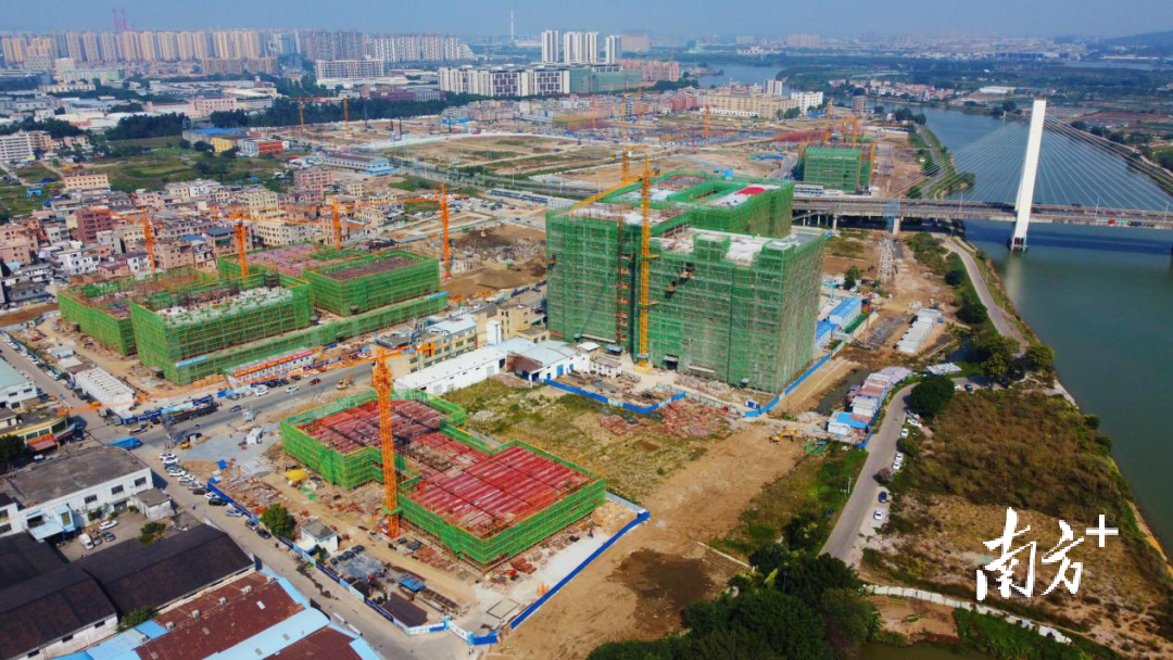 黄圃镇大岑村“工改”项目建设现场。