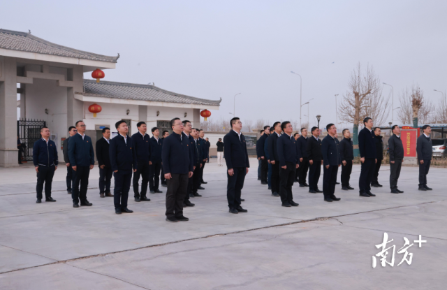 广东援疆举行升国旗仪式 