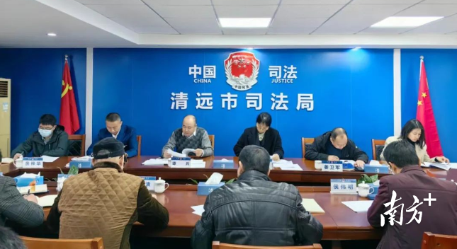 2月23日上午，清远市司法局召开党组理论学习中心组（扩大）学习会。