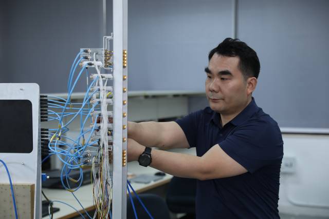 △周斌。 周斌。