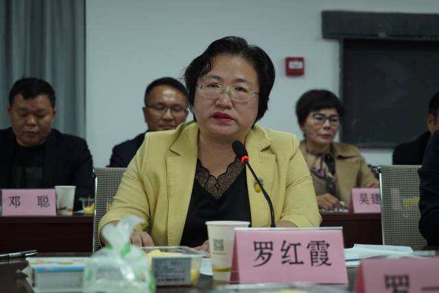 徐闻县委书记罗红霞。