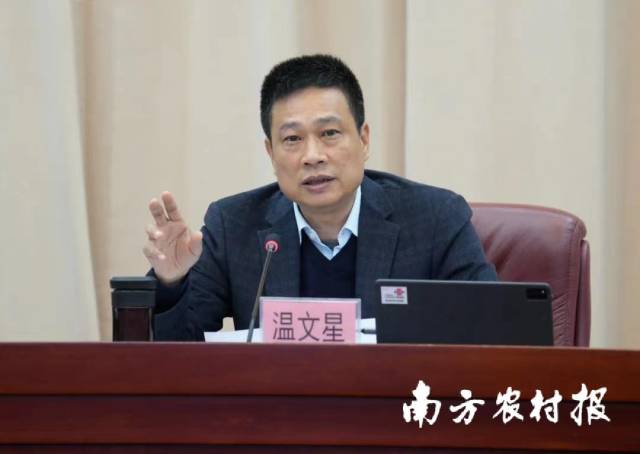 清远市委副书记、市长温文星。