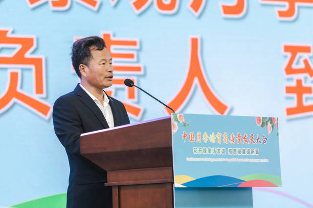 广州市七彩景观月季种植有限公司负责人王建明。