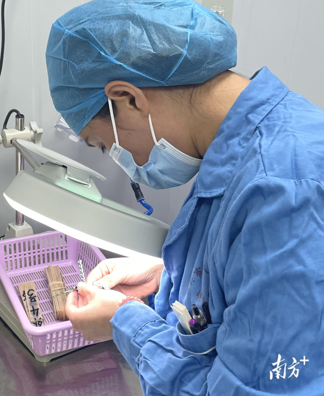 医疗器械怎么处理＞＞＂ id=＂articleTitle＂ data-columnid=＂90＂ data-video-blur=＂1＂＞消毒供应室冯舒婷：十年如一日，处理近五千件医疗器械_https://www.jmylbn.com_新闻资讯_第2张