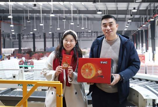 陈兵（左）与李友明（右）。