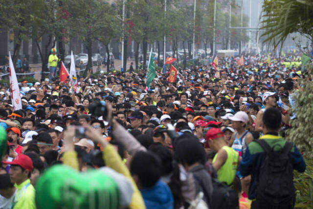 3月20日，2016清远国际马拉松赛，在清城区举行。吸引了来自全球14个国家（地区），29个省（市、自治区）近两万名跑友参赛角逐。 资料图