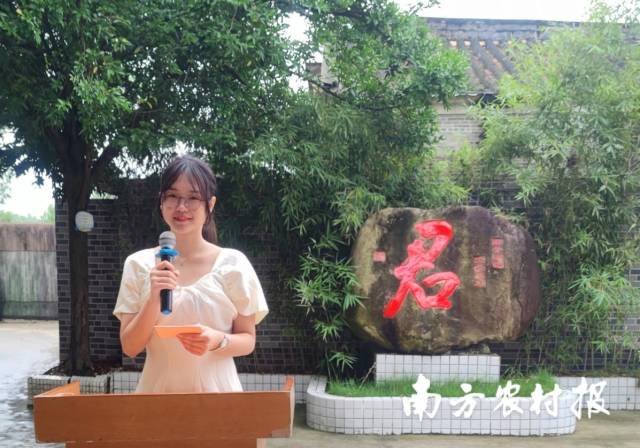 服务于恩平市君堂镇中心小学的岑依洋。