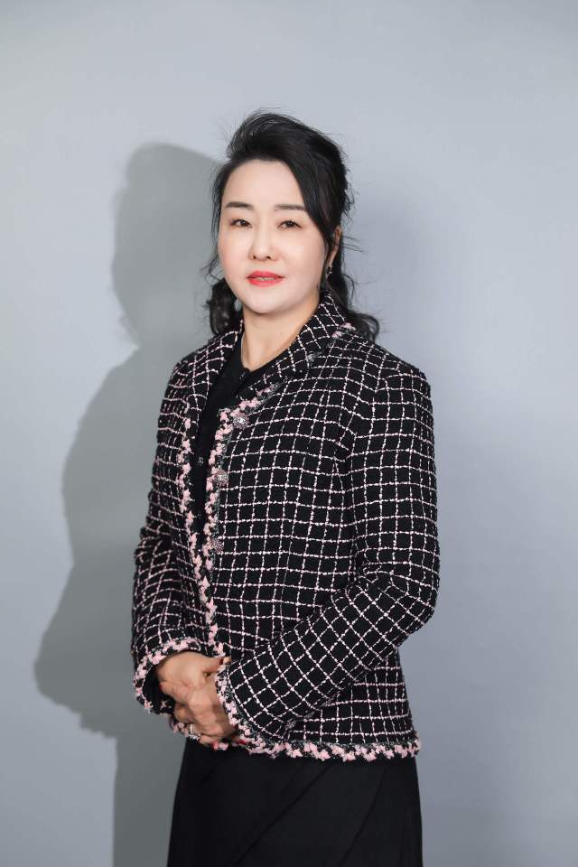 宁波第二激素厂总裁 岑桂英 宁波第二激素厂总裁 岑桂英