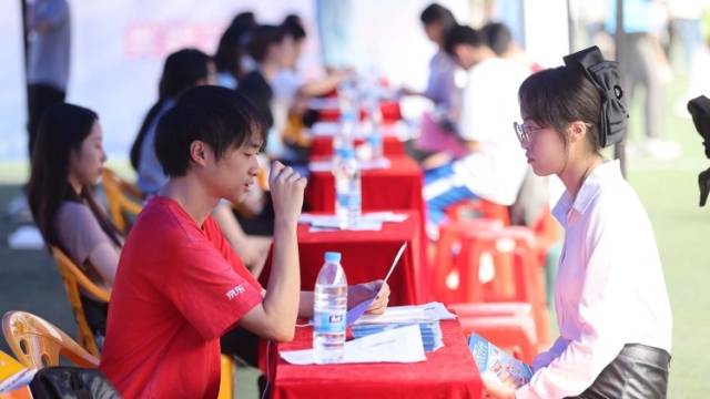 南方日报要闻丨中山“春风行动”抢招技能人才