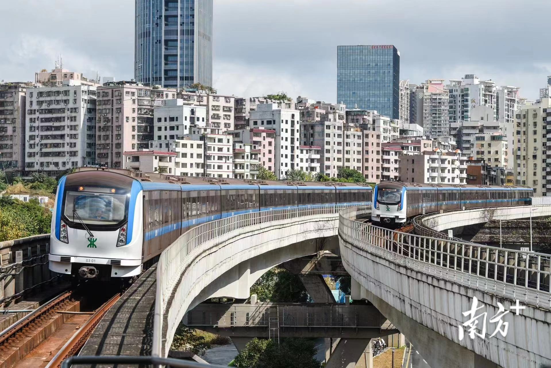 深圳城市轻轨图片