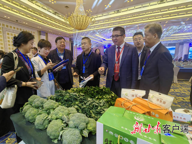 “甘味”农产品展示现场。王朝霞 摄