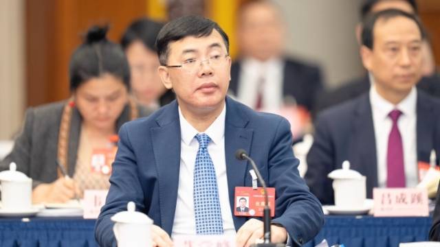 全国人大代表、省发改委主任艾学峰：广东将出台未来产业发展行动方案