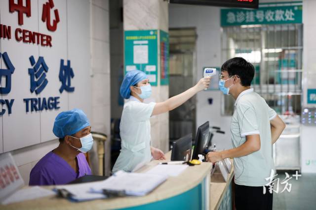 吴川市人民医院门诊。 吴川市人民医院门诊。