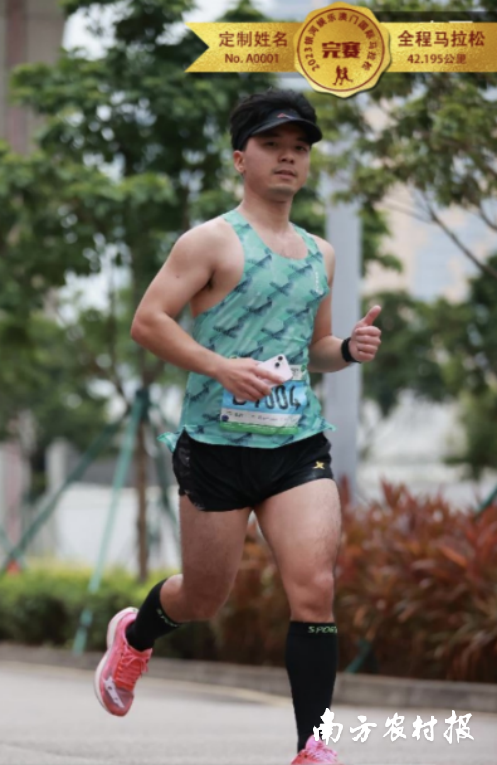 邹斌参加澳门马拉松。