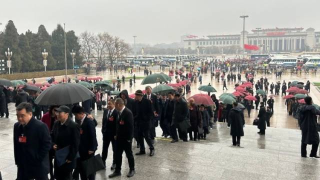 短视频受热议：全国人大代表建议用好直播带岗手段