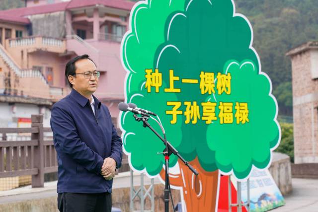 广东省委社会工作部部长、省委“两新”工委书记崔建军讲话。