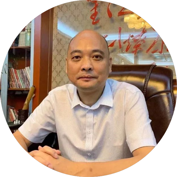 福建省畜牧业协会猪业分会会长、福建省箬溪生态农业发展有限公司董事长郑新平 福建省畜牧业协会猪业分会会长、福建省箬溪生态农业发展有限公司董事长郑新平