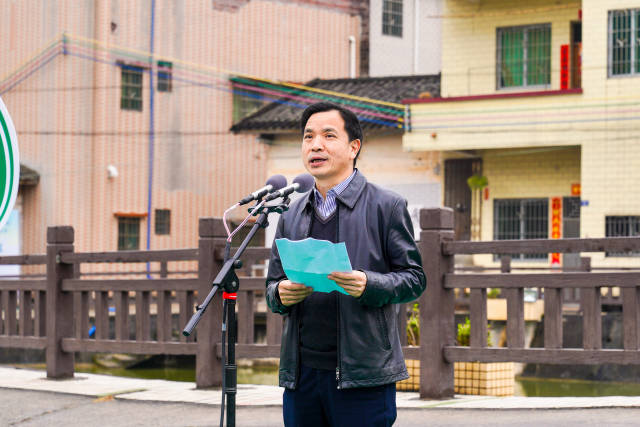 清远市委常委、宣传部部长谭仕龙讲话。