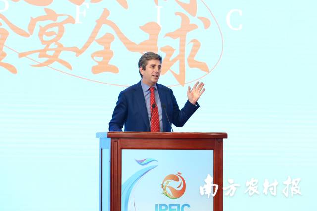 3月15日，在第二届中国国际（佛山）预制菜产业大会上，胡润发布并解读2024胡润中国预制菜生产企业百强榜