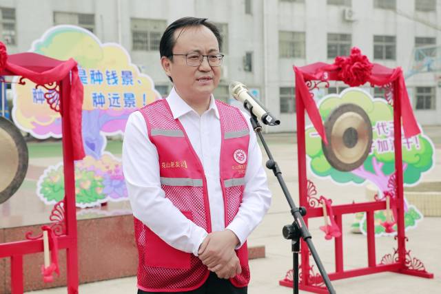 广东省委社会工作部部长、省委“两新”工委书记崔建军发言。