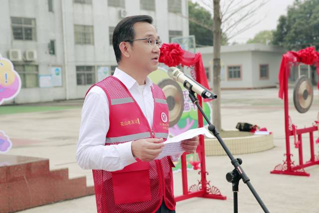 广东省林业局党组书记、局长陈俊光发言。