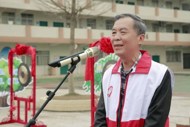  广东省志愿者联合会会长顾作义发言。