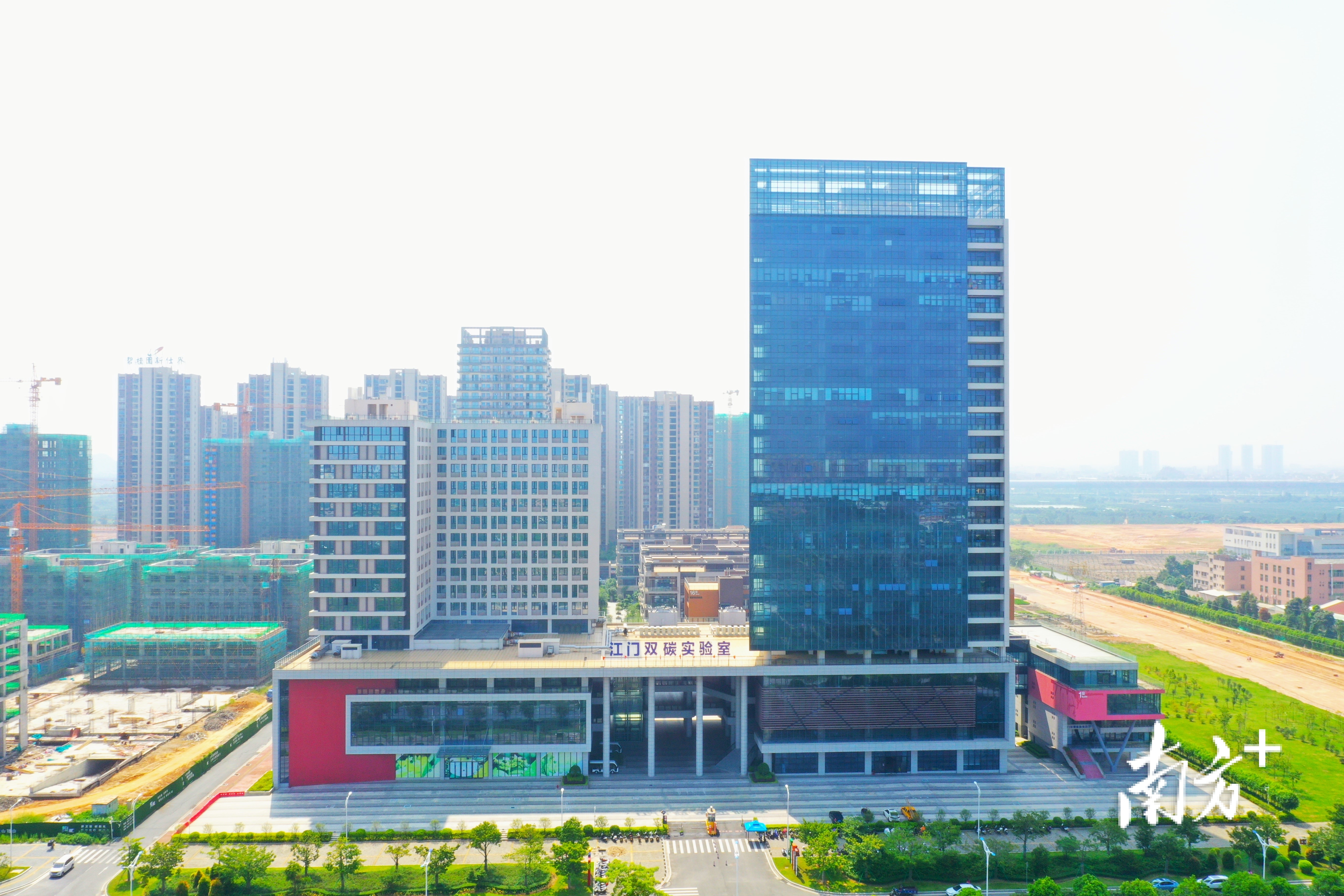 江门双碳实验室吸引了深圳航天工研院、国能集团、中创新航等科研机构、企业加盟入驻。杨兴乐 摄