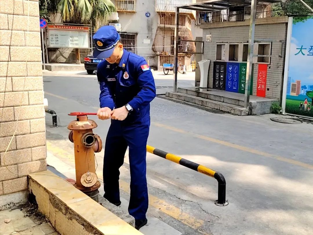 民生街小区室外消火栓阀门无水。 民生街小区室外消火栓阀门无水。