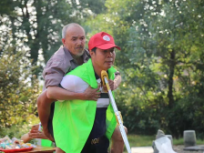 革命后代延续英雄精神，奋不顾身跳下20米高桥救人