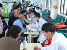 鎮(zhèn)衛(wèi)生院來(lái)了中醫(yī)專家團(tuán),！醫(yī)養(yǎng)融合助力“百千萬(wàn)”