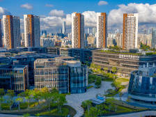 南方日报社论：努力创造让世界刮目相看的新的更大奇迹